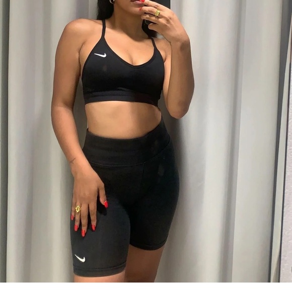 Nike women’s high waisted biker shorts - Picture 3 of 7